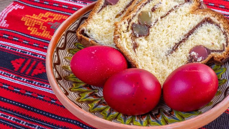 Ce trebuie să faci neapărat cu primul ou roșu de Paște. Cel care face asta are parte de bunăstare tot anul