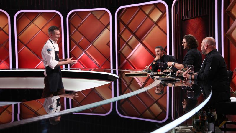 Florin Dumitrescu i-a dat lui Florin Neamțu cuțitul de aur, în ediția 12 a emisiunii Chefi la cuțite, sezonul 11