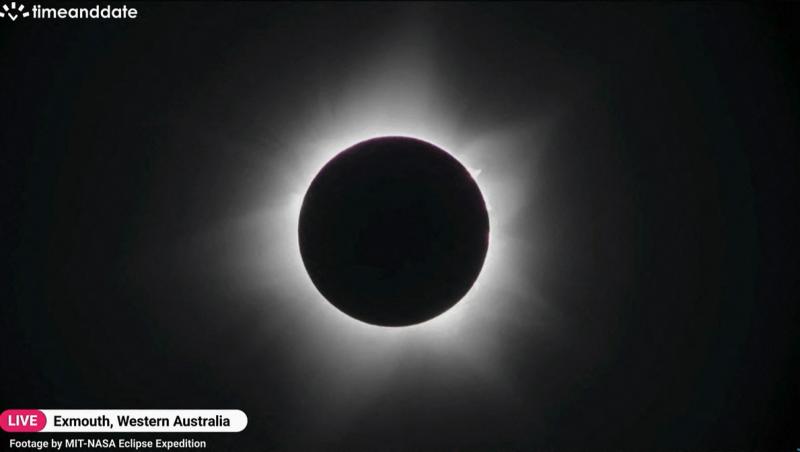 Imagini spectaculoase cu eclipsa hibridă de Soare de pe 20 aprilie 2023. Cum a arătat spectacolul rar de pe cer | VIDEO
