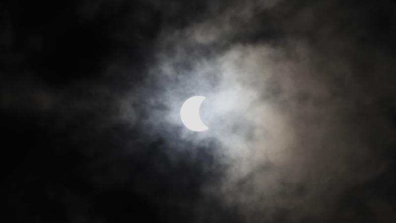 Imagini spectaculoase cu eclipsa hibridă de Soare de pe 20 aprilie 2023. Cum a arătat spectacolul rar de pe cer | VIDEO