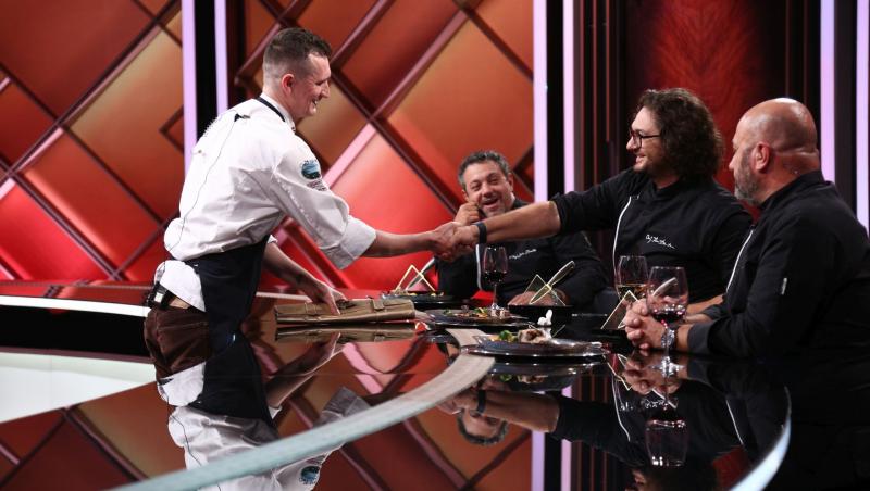 Chef Florin Dumitrescu i-a oferit cuțitul de aur lui Laurențiu Neamțu. Chefi la cuțite, lider de audiență cu ediția de ieri seară