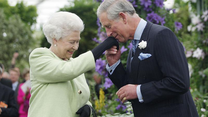 De ce a apărut azi o poză nemaivăzută cu Regina Elisabeta, nepoții și strănepoții ei. A fost făcută cu puțin timp înainte să moară
