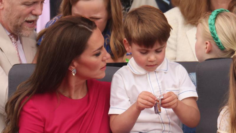 Prințul Louis a împlinit 5 ani. Imagini de colecție cu mezinul lui Kate Middleton și al lui William. Ce tradiție nu s-a respectat