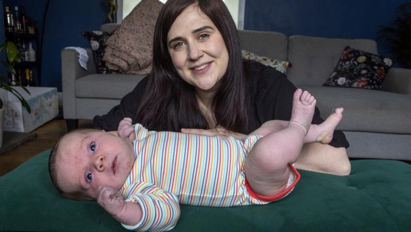 O femeie a născut natural un bebeluș macrosom de 5,89 de kilograme! Cum a arătat copilul la naștere. Imaginile au devenit virale