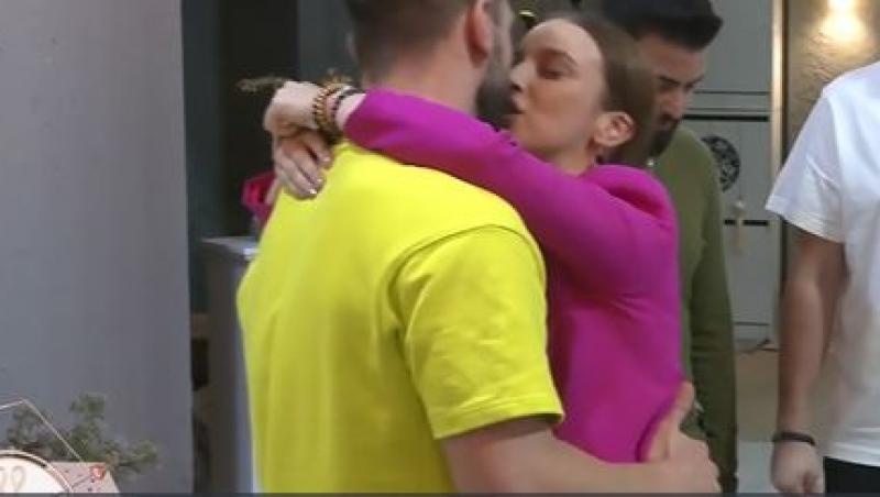 Mireasa sezon 7. Imagini cu plecarea Giuliei din competiție. Ea și Antonio s-au sărutat cu patos