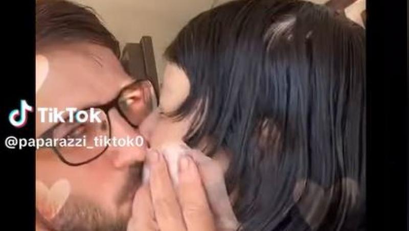 Imagini surprinzătoare cu Popa Elena Luminița. Femeia se pupă pe gură cu un alt tiktoker, de față cu soțul său | VIDEO
