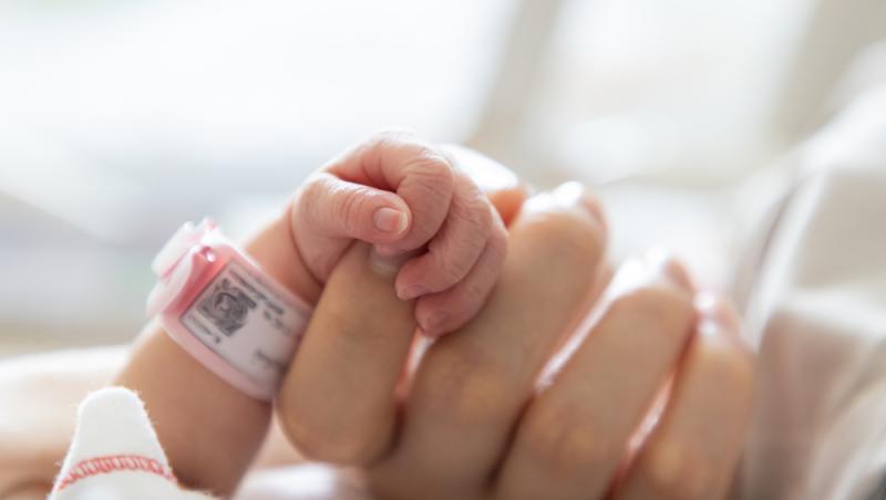 Un bebeluș a venit pe lume cu o afecțiune rară a pielii, despre care medicii spun că afectează doar 1 din 20.000 de nou-născuți din întreaga lume.