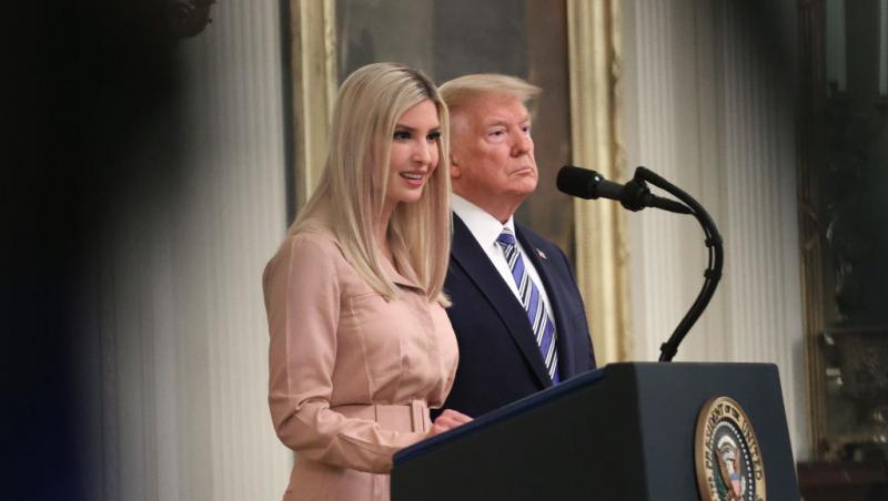 Ivanka Trump i-a amețit pe toți cu o rochie mini, cameleonică. La 41 de ani, fiica lui Donald Trump este un magnet de priviri