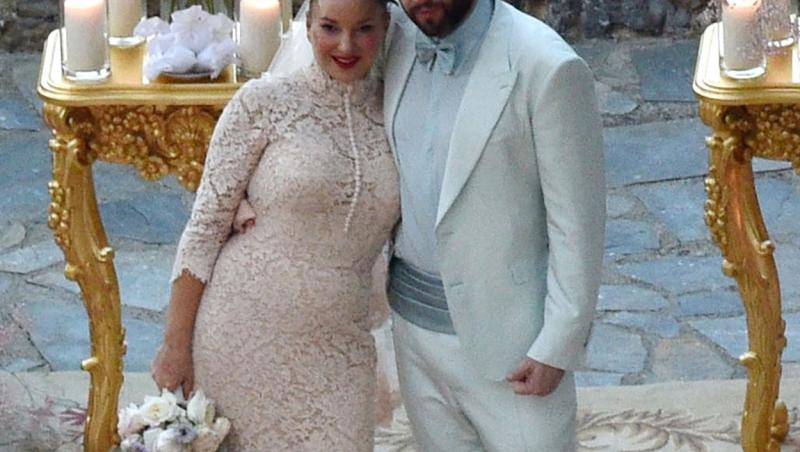 Cântăreața Sia, cunoscută datorită aparițiilor cu perucă, s-a căsătorit cu alesul ei. Imagini inedite de la ceremonia de lux