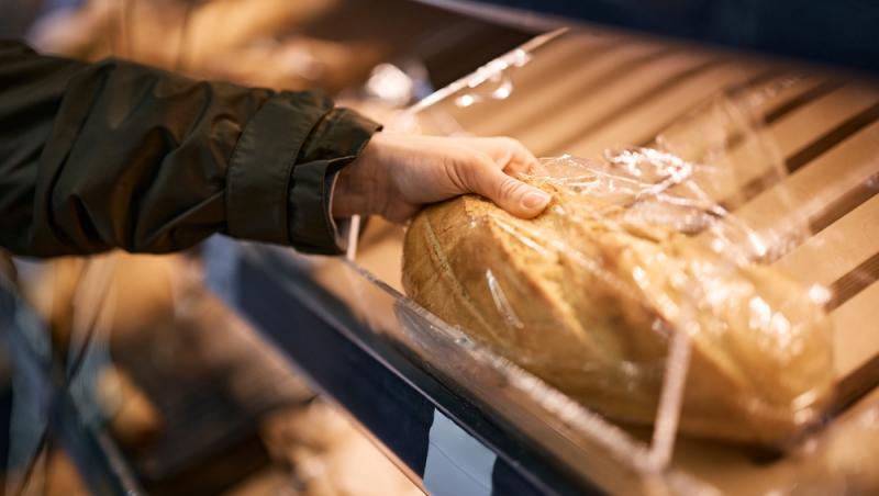 Trucul prin care iți dai seama dacă pâinea din supermarket e proaspătă sau veche. Acest mic detaliu de pe ambalaj dezvăluie totul