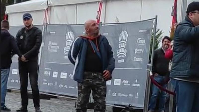 Florin Piersic, viral după replica dată unui cerșetor în timpul unui spectacol: „Dă-mi tu mie bani”. Cum a reacționat omul străzii