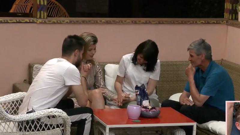 Părinții lui Andrei au venit în vizită în casa Mireasa sezon 7. Cei doi și-au arătat susținerea pentru cuplul format de fiul lor cu Simona.