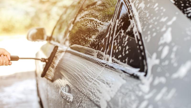 Ce amenzi usturătoare riscă șoferii din România dacă sunt prinși că circulă cu geamurile murdare la mașină în 2023