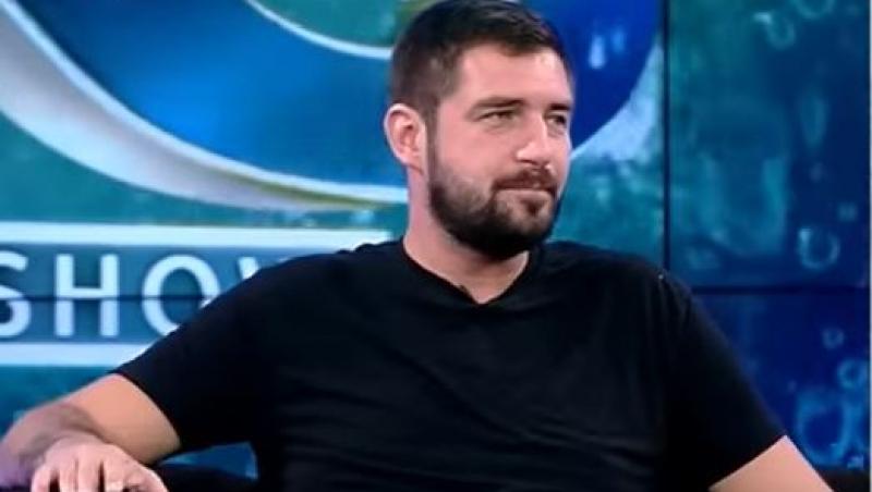 „Cea din spate e Ramona Olaru?”. Cătălin Cazacu și-a pus fanii pe jar cu o fotografie din online. Cine este tânăra din imagini