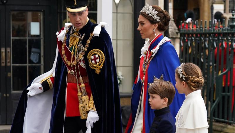 Kate Middleton a strălucit la încoronarea Regelui Charles al III-lea. Ce a lăsat Prințesa de Wales la vedere, prin mantie