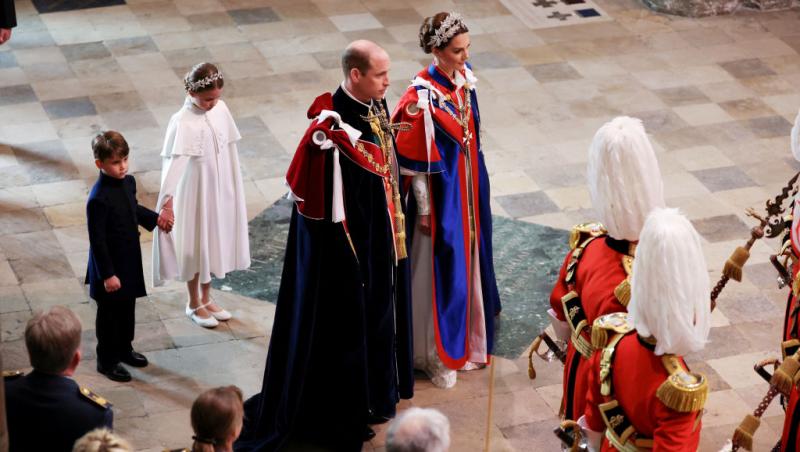 De ce a fost Prințul William singurul membru al Familiei Regale Britanice care a îngenunchiat în fața tatălui său