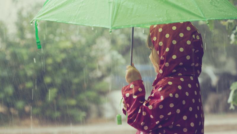 Cod galben de ploi și vijelii pe 1 iunie. Ce trebuie să știe despre vreme părinții care fac activități cu copiii în aer liber