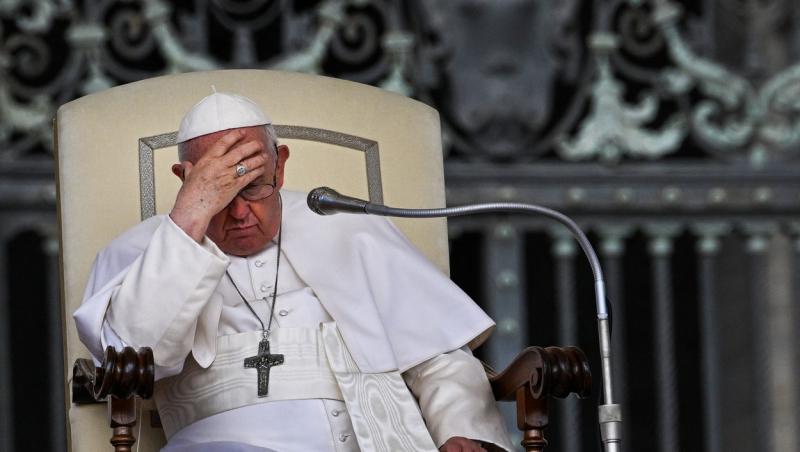 Ce i-au interzis medicii cu desăvârșire lui Papa Francisc, după operația la nivelul abdomenului. Câte zile va mai sta internat