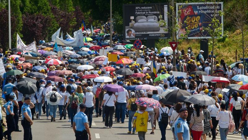 Sindicatele din educaţie suspendă greva. În ce condiții va fi reluată