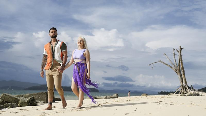 Ana-Maria Măriuță și Marius Budin de la Insula Iubirii sezonul 7 se plimbă pe plajă într-o ipostază romantică