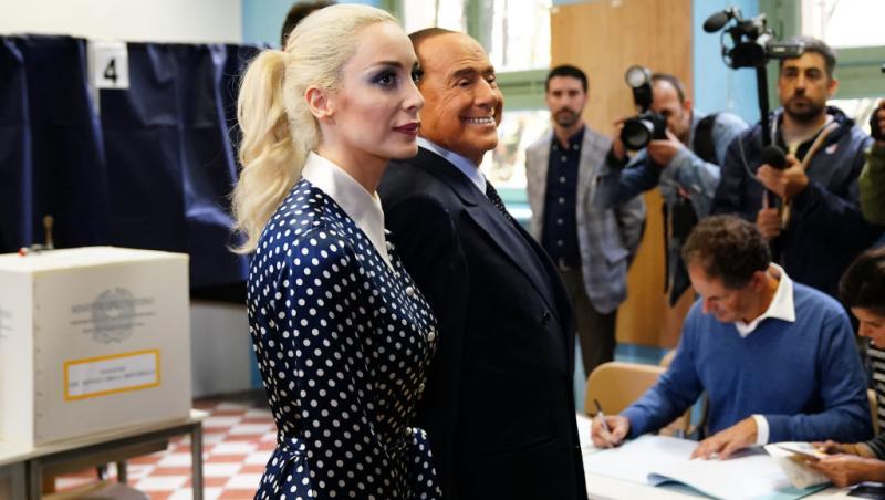 Cine este soția lui Silvio Berlusconi. Marta Fascina este mai tânără cu 53 de ani decât el. Femeile care au trecut prin viața lui