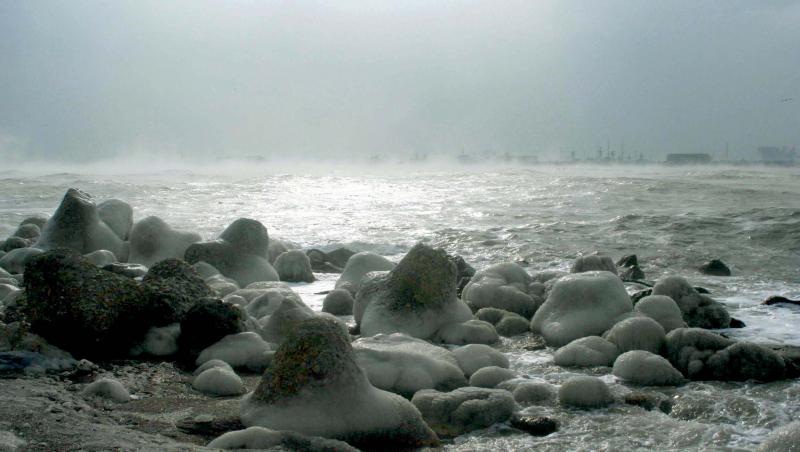 Risc de holeră în Marea Neagră, după distrugerea barajului din Ucraina. Cât de periculoasă este îmbăierea pe litoralul românesc