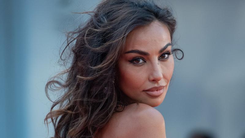 Mădălina Ghenea, în brațele noului iubit, pe o bancă din Londra. Grigor Dimitrov a „exagerat” cu sărutările pătimașe