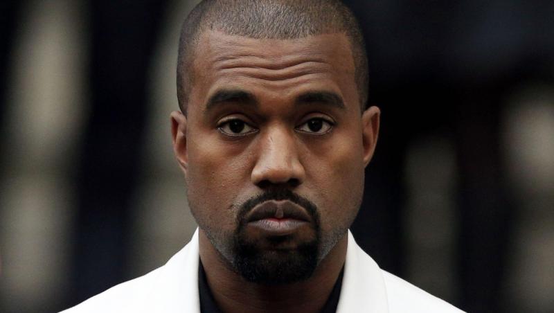 Iubita lui Kanye West a mers desculță și fără lenjerie intimă pe stradă! Cum au surprins-o paparazzi pe Bianca Censori | Foto