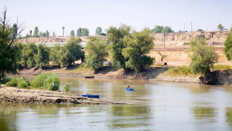Un băiat, de 14 ani, a trecut înot râul Prut, pentru a ajunge la părinții lui stabiliți în Italia. Poliția de frontieră l-a găsit