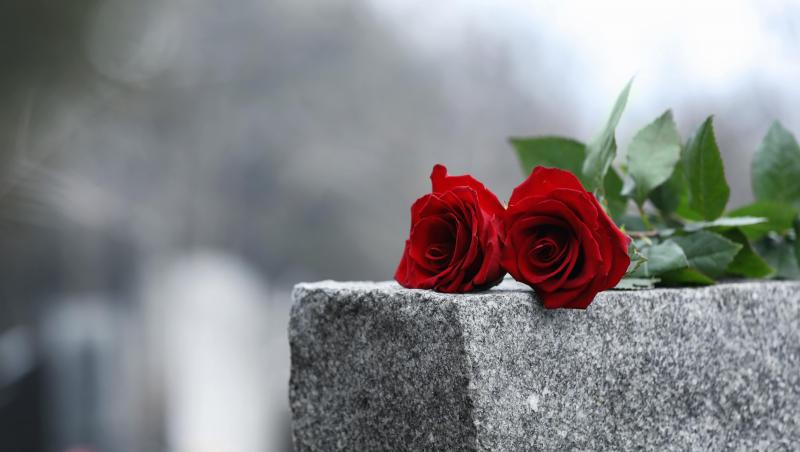 O femeie s-a trezit la propria înmormântare. A bătut în sicriu în timpul priveghiului, dar a murit o săptămână mai târziu  | Video