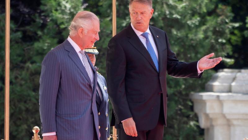 Regele Charles este în România. Momentul inedit în care l-a întrebat pe Klaus Iohannis cum să salute în română. Cum s-a descurcat