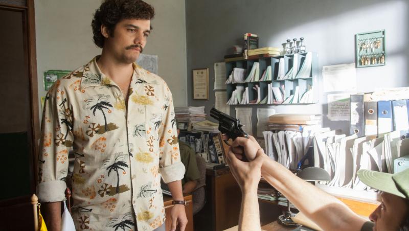Serialul de succes Narcos, care urmărește povestea intrigantă a lui Pablo Escobar,  din 26 iunie, la Antena 1