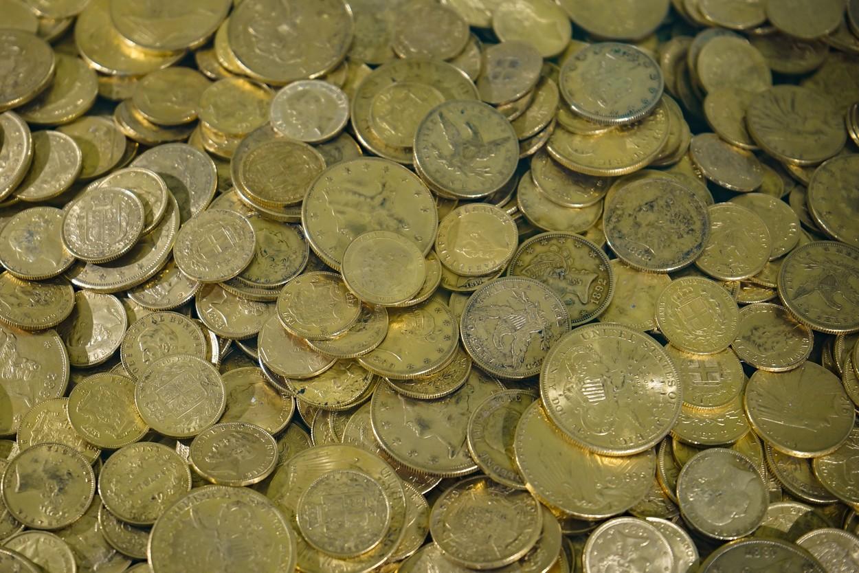 imagine cu monezi vechi romanesti