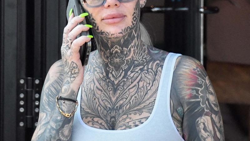 Ea este considerată cea mai tatuată femeie din țara ei. Cum arată când renunță la haine: „Oamenii se tem de mine” | Foto