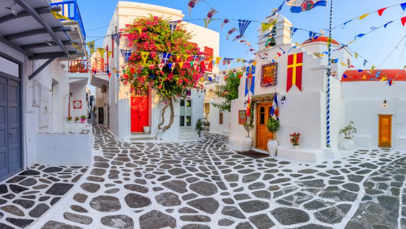 Cum a fost ademenit și înșelat un turist de către un chelner în Mykonos. A primit o notă de plată care l-a lăsat fără cuvinte