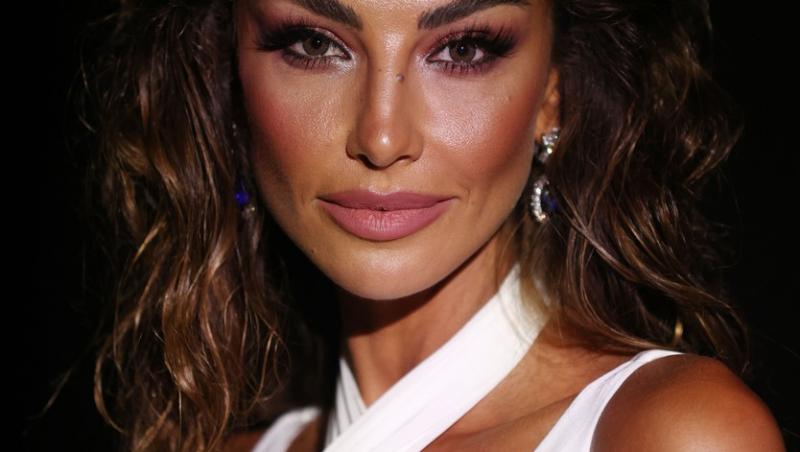 Mădălina Ghenea a strălucit la premiera filmului în care este protagonistă. A purtat pe covorul roșu o rochie fără lenjerie intimă