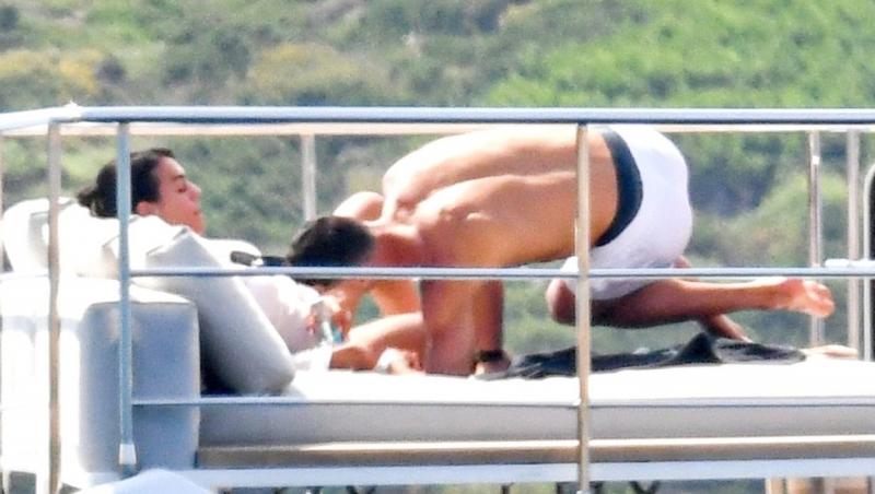 După ce s-a zvonit că relația lor stă pe un butoi de pulbere, Ronaldo a apărut așa cu Georgina. Imaginile care au facut senzatie
