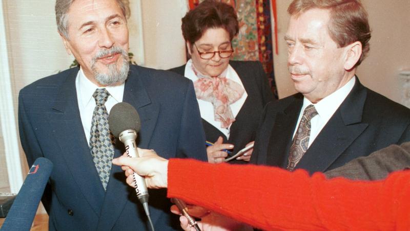 Emil Constantinescu a devenit de nerecunoscut! Cum a apărut fostul președinte al țării la întâlnirea cu regele Charles în România