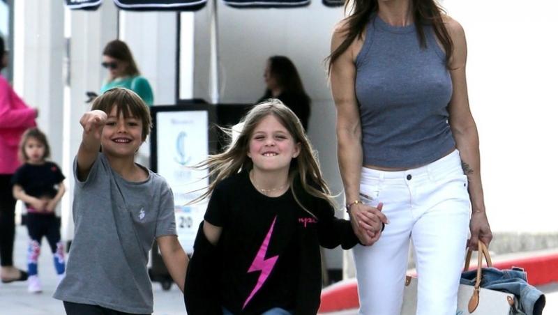 Cine este românul care se vede cu fosta iubită a lui George Clooney. Ipostaza neobișnuită în care au fost surprinși cei doi