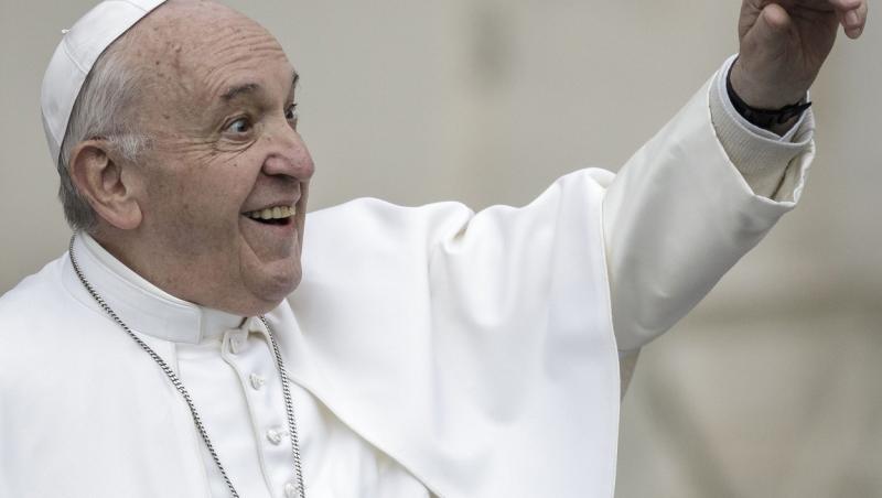 Papa Francisc a fost operat timp de trei ore. Care este starea lui de sănătate și ce au precizat medicii