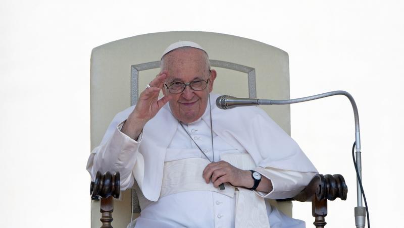 Papa Francisc a fost operat timp de trei ore. Care este starea lui de sănătate și ce au precizat medicii