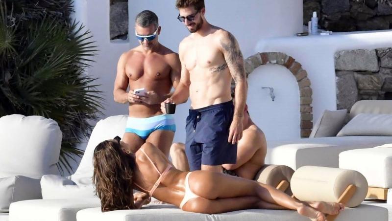 Fostul „Îngeraș”, Izabel, lipsită de inhibiții în public | FOTO. În ipostaze fierbinți, s-a jucat cu mintea iubitului ei