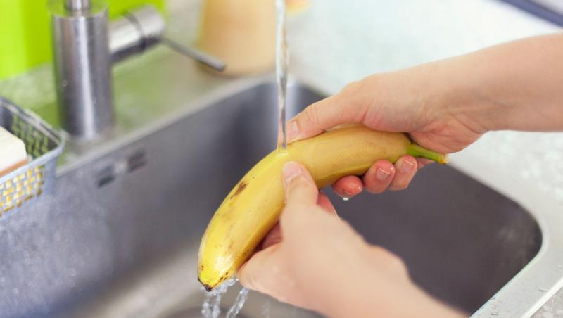 Ce se întâmplă facă speli bananele și le pui la frigider. Efectele se văd imediat. O femeie a încercat și a fost uimită