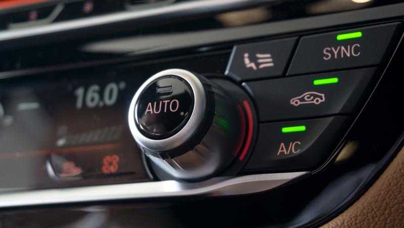 Ce buton din mașină trebuie să apeși ca să consumi mai puțină benzină și motorină. Trucul dezvăluit de specialiști