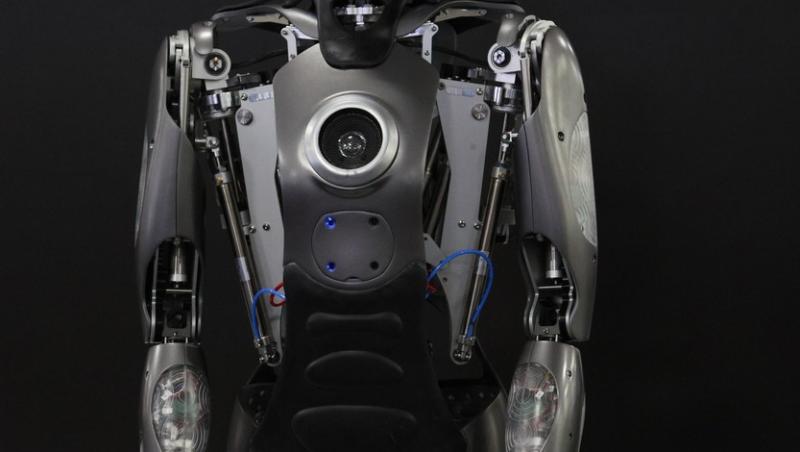 Ce a răspuns un robot, întrebat dacă se va răzvrăti împotriva oamenilor. Reactia lui i-a înspăimânat pe cei prezenți