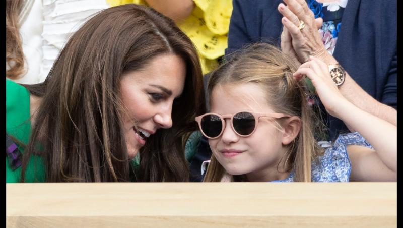 Ce semnificație ar ascunde, de fapt, rochița prințesei Charlotte, fiica lui Kate Middleton. A costat aproape 1000 de lei