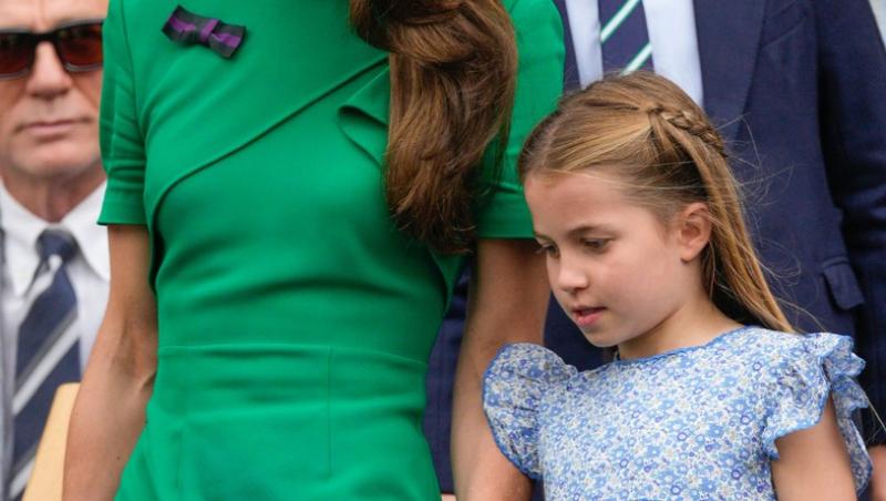 Ce semnificație ar ascunde, de fapt, rochița prințesei Charlotte, fiica lui Kate Middleton. A costat aproape 1000 de lei