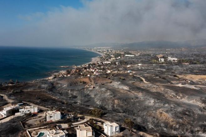 Cum arată Rodos, după incendiile care au mistuit insula. Imagini „apocaliptice” din dronă