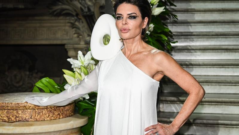 Lisa Rinna a pozat goală la 60 de ani. Imaginea picantă care s-a strecurat pe internet cu legendara actriță de la Hollywood