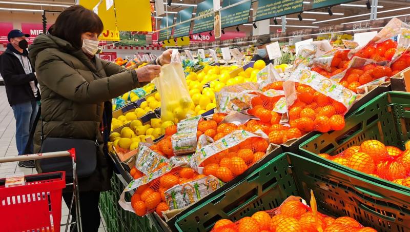 Prima țară din lume care interzice pungile de plastic pentru produsele proaspete din supermarketuri. Cum se vor face cumpărăturile